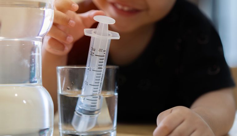 Naegleria fowleri, l’“ameba mangia-cervello”: un nemico invisibile nell’irrigazione nasale con acqua non trattata